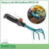 Dụng cụ cào đất mini Gardena 08923-20 là một trong những dụng cụ làm vườn cơ bản, giúp xới tơi đất và loại bỏ tận gốc cỏ dại, cây dại làm hại cây, hoa trong vườn