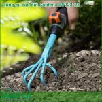Dụng cụ cào đất mini Gardena 08923-20 là một trong những dụng cụ làm vườn cơ bản, giúp xới tơi đất và loại bỏ tận gốc cỏ dại, cây dại làm hại cây, hoa trong vườn