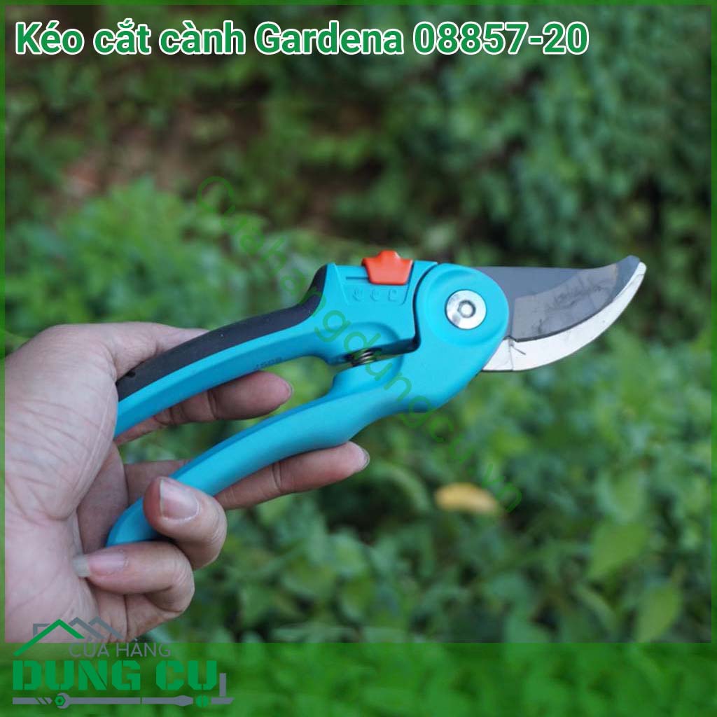 Kéo cắt cành cây cảnh Gardena có độ cắt cành có đường kính tới 22 mm.Tay cầm cắt có khóa oan toàn thông minh. chống trơn trượt khi sử dụng.