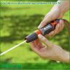 Vòi phun 2 chế độ cầm tay Gardena được thiết kế để có thể điều chỉnh chế độ phun, từ phun tia sang phun chùm phù hợp với tưới đa dạng loại cây/ hoa.