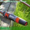 Vòi phun 2 chế độ cầm tay Gardena được thiết kế để có thể điều chỉnh chế độ phun, từ phun tia sang phun chùm phù hợp với tưới đa dạng loại cây/ hoa.