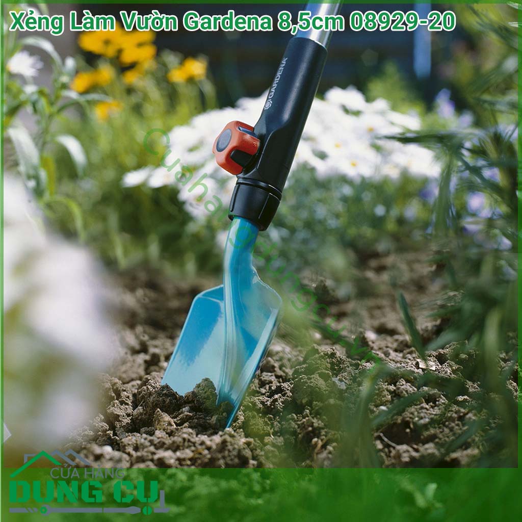 Xẻng xúc đất làm vườn Gardena tiết diện xúc rộng 8,5 cm, dài 12cm . Cán tay cầm chấy nhiệu nhựa cao cấp giúp người dùng thoải mái khi sử dụng. Xẻng được phủ lớp duroplast giúp chống gỉ, ăn mòn.