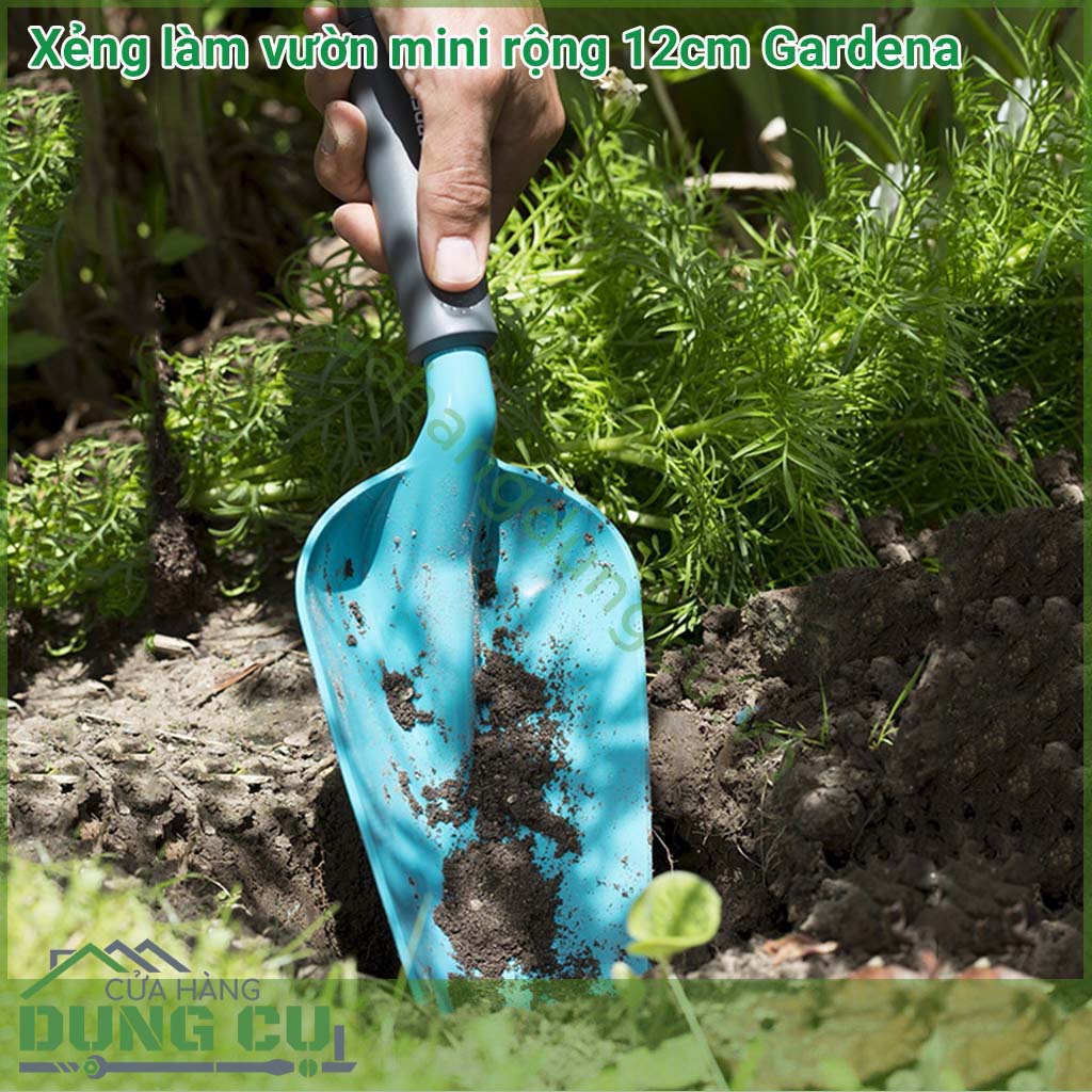 Xẻng làm vườn mini rộng 12cm Gardena 08953-20 với tiết diện 12cm được thiết kế lòng xẻng võng giúp khả xúc tơi đất dễ dàng.